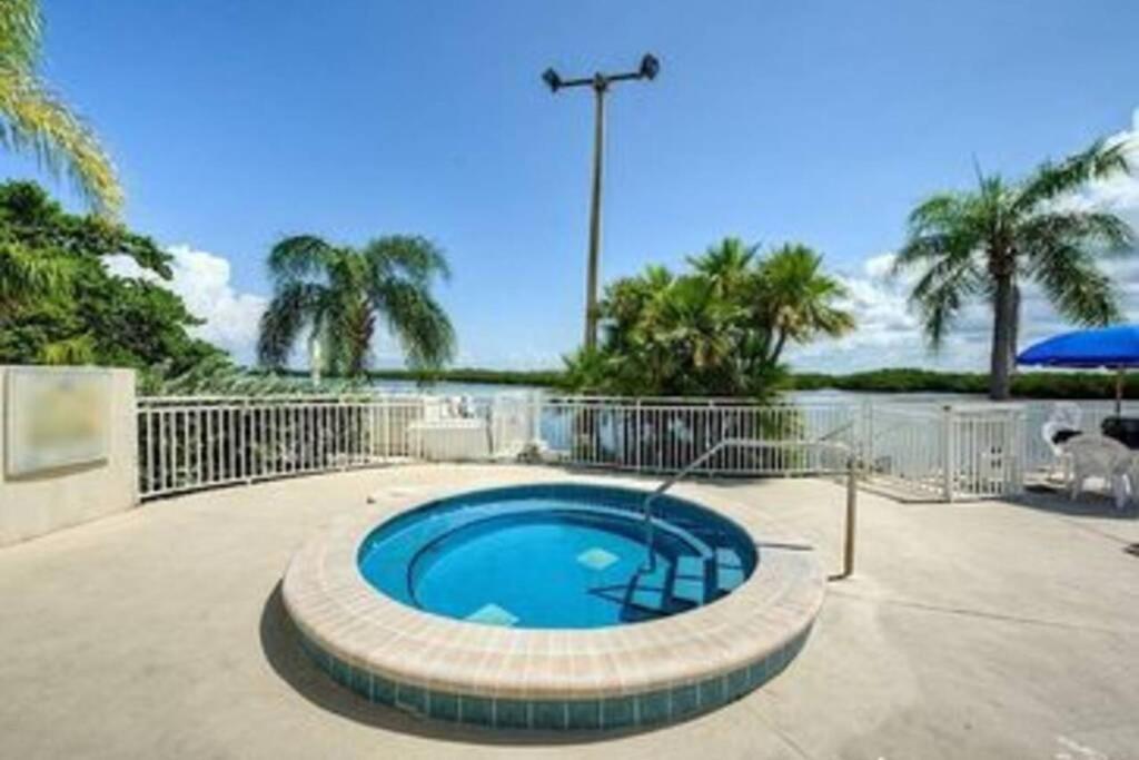 Sea Spray, Studio 114, Beach Steps Away! Pool+Wifi Ruskin Exterior foto